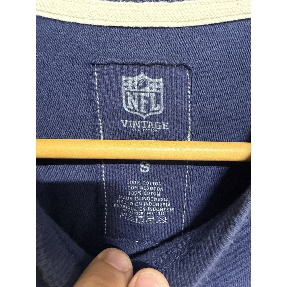 NFL Vintage Collection Mens New England Patriots Shirt Size S/M Long Sleeved.